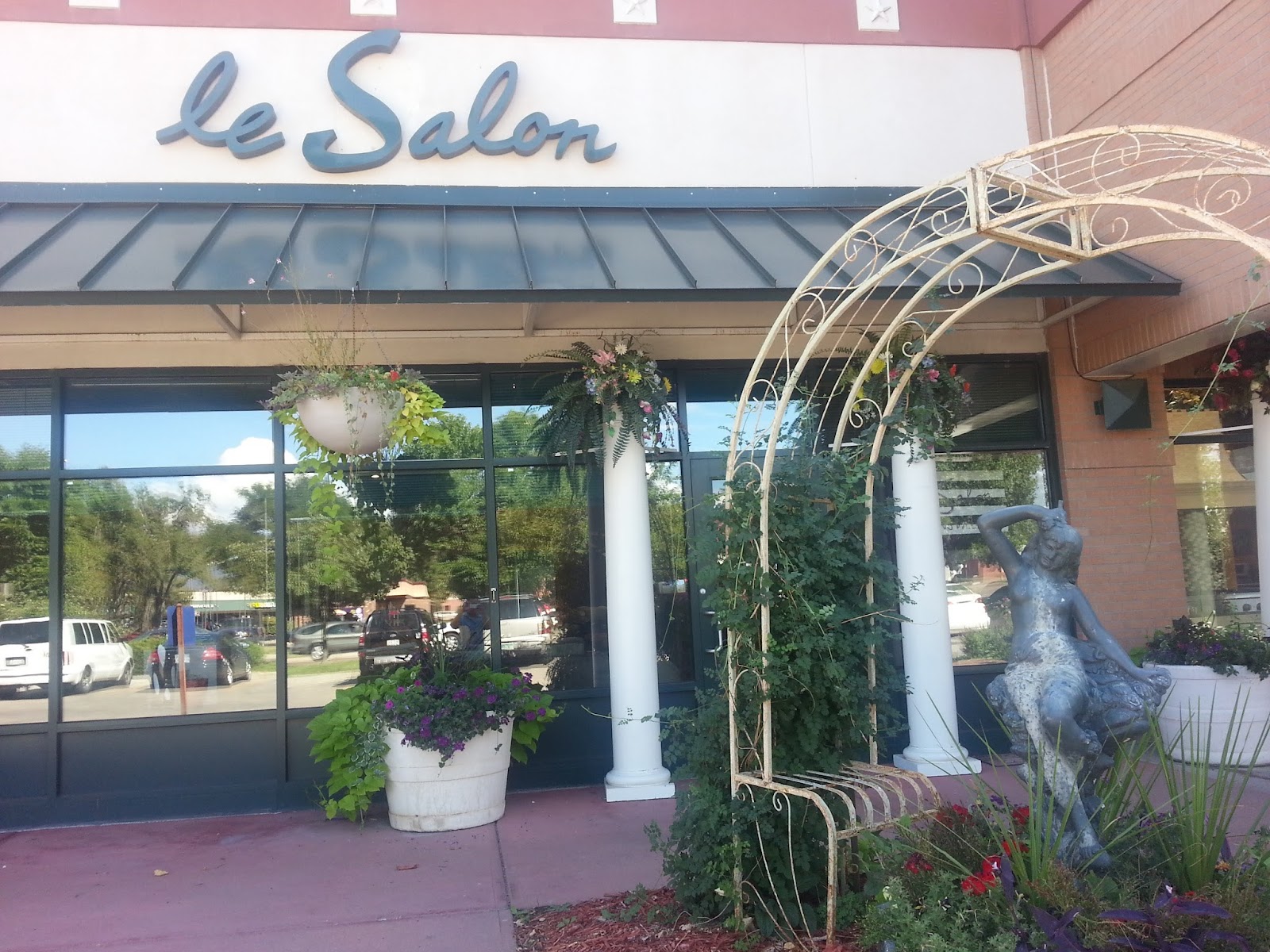 Le Salon logo