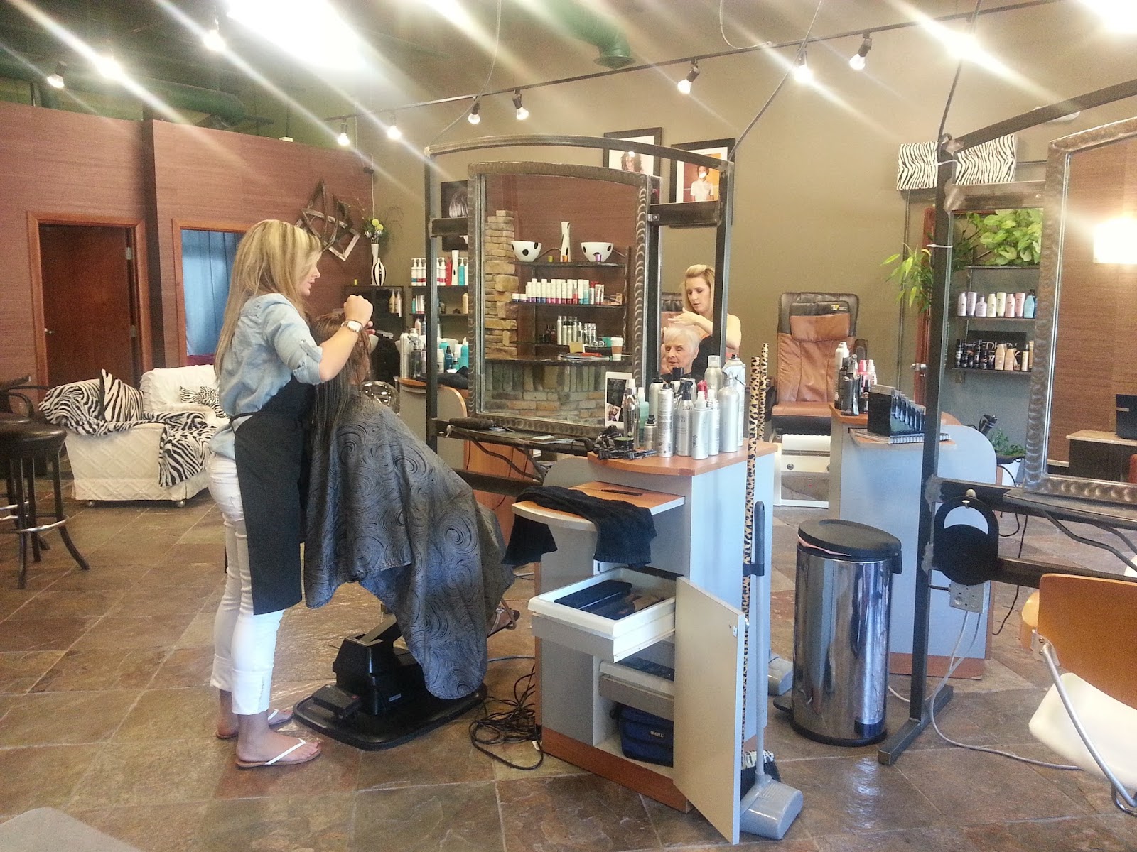 Le Salon nail photo 2
